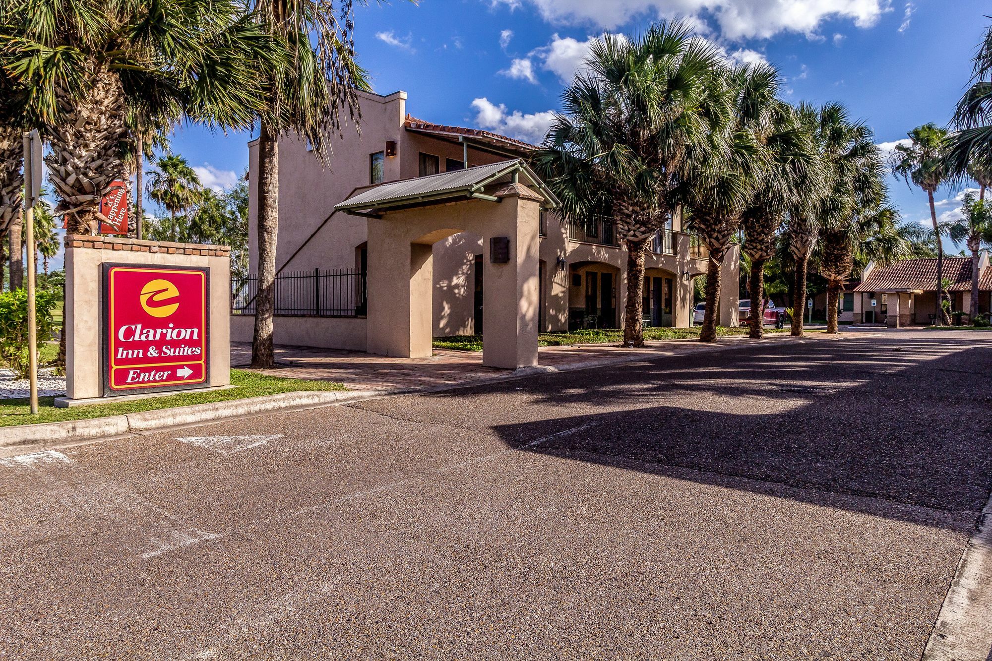 Clarion Inn & Suites At Sharyland Plantation Mission Exterior photo