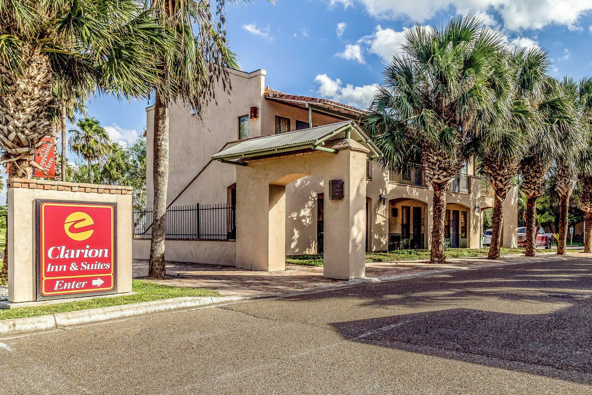 Clarion Inn & Suites At Sharyland Plantation Mission Exterior photo